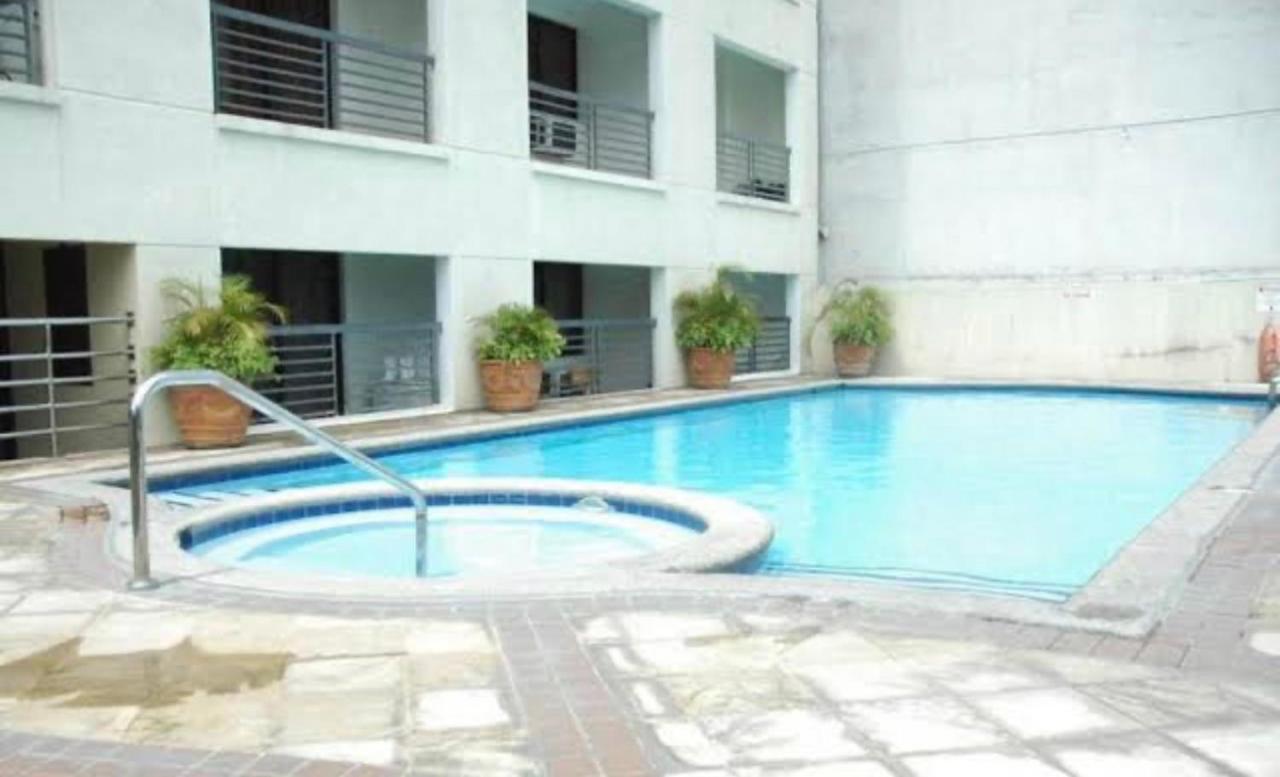 Poolside Family Room Greenbelt Makati 마카티 외부 사진